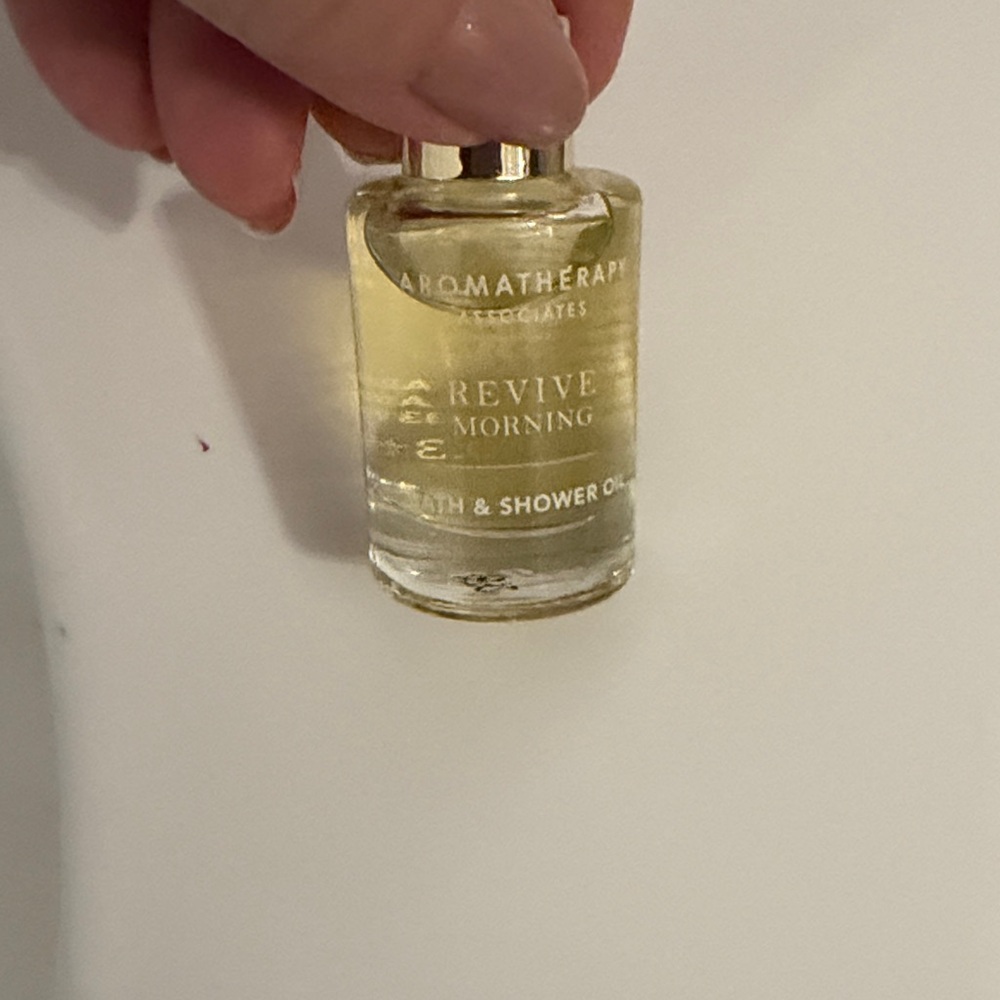 Therapy Revitalizing Bath Oil in Golden Hue